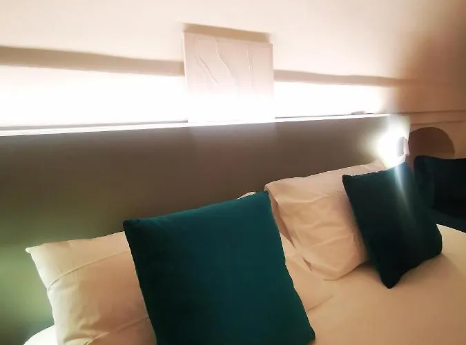 Gombruti14 Boutique * بولونيا